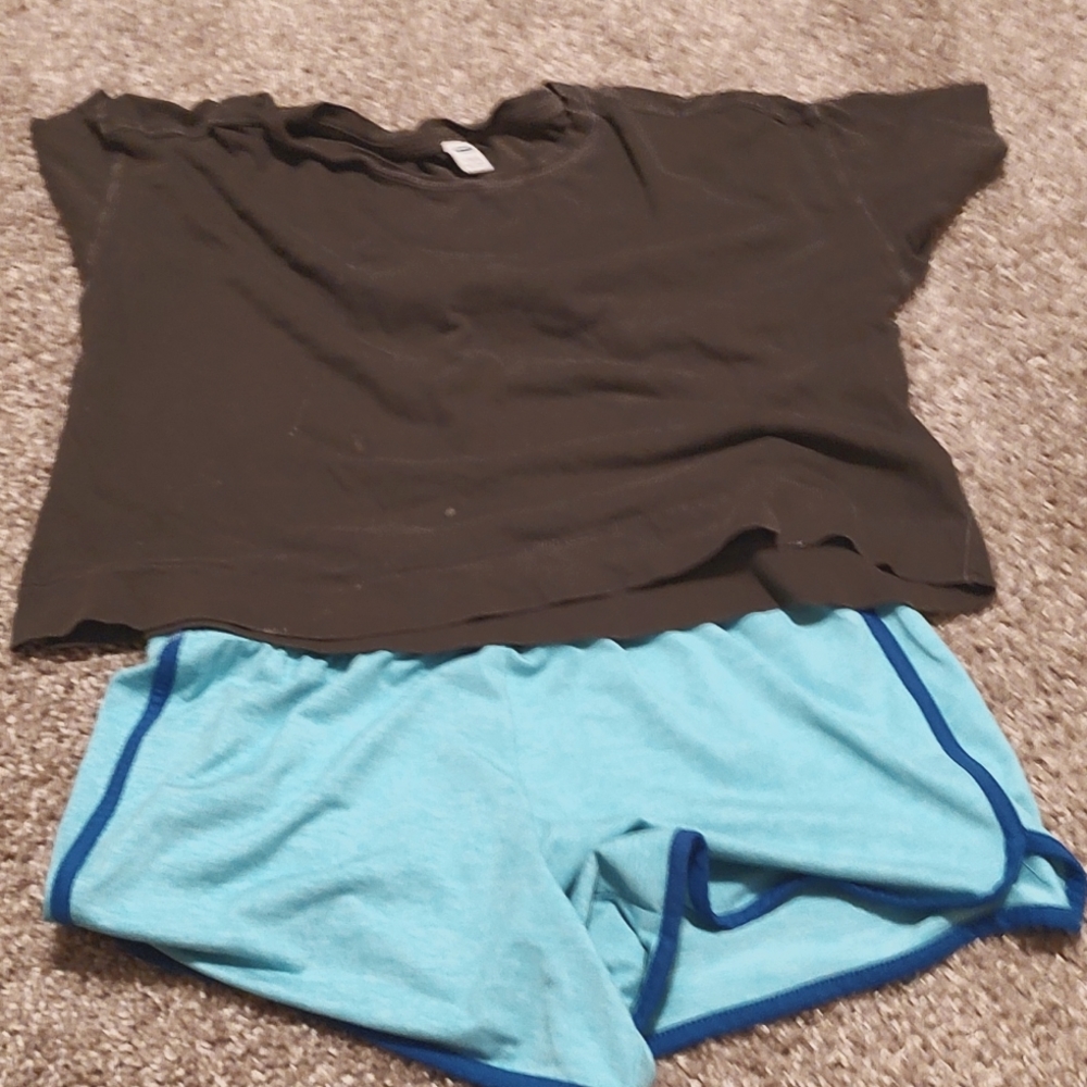 Cropped shirt with shorts